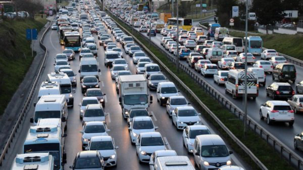 Tüm sürücüleri ilgilendiren duyuru yapıldı! Yüzbinlerce kişiye o sebepten patır patır ceza kesilmeye başlandı! Aman dikkat