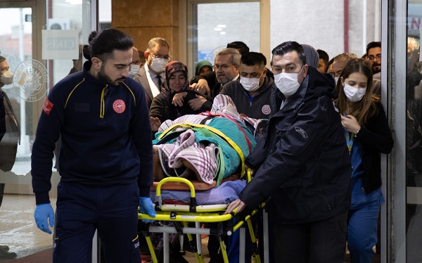 Tüm Türkiye onu konuşuyor! Enkazda 248 saat kalan Aleyna anlattı