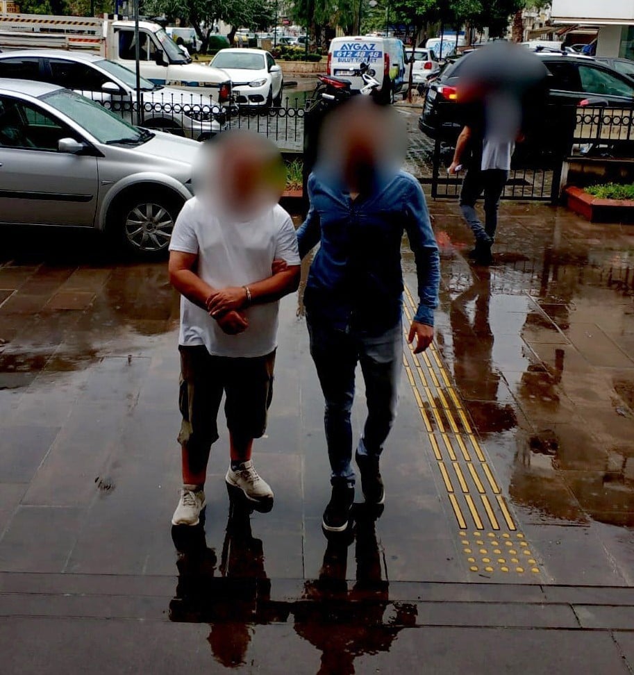 Tüm Türkiye’de aranıyor, Kuşadası’nda yakalandı 