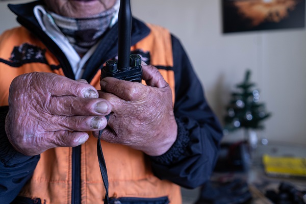 Tüm uyarılara rağmen! Volkan patlayacak ama o yerinden kımıldamıyor