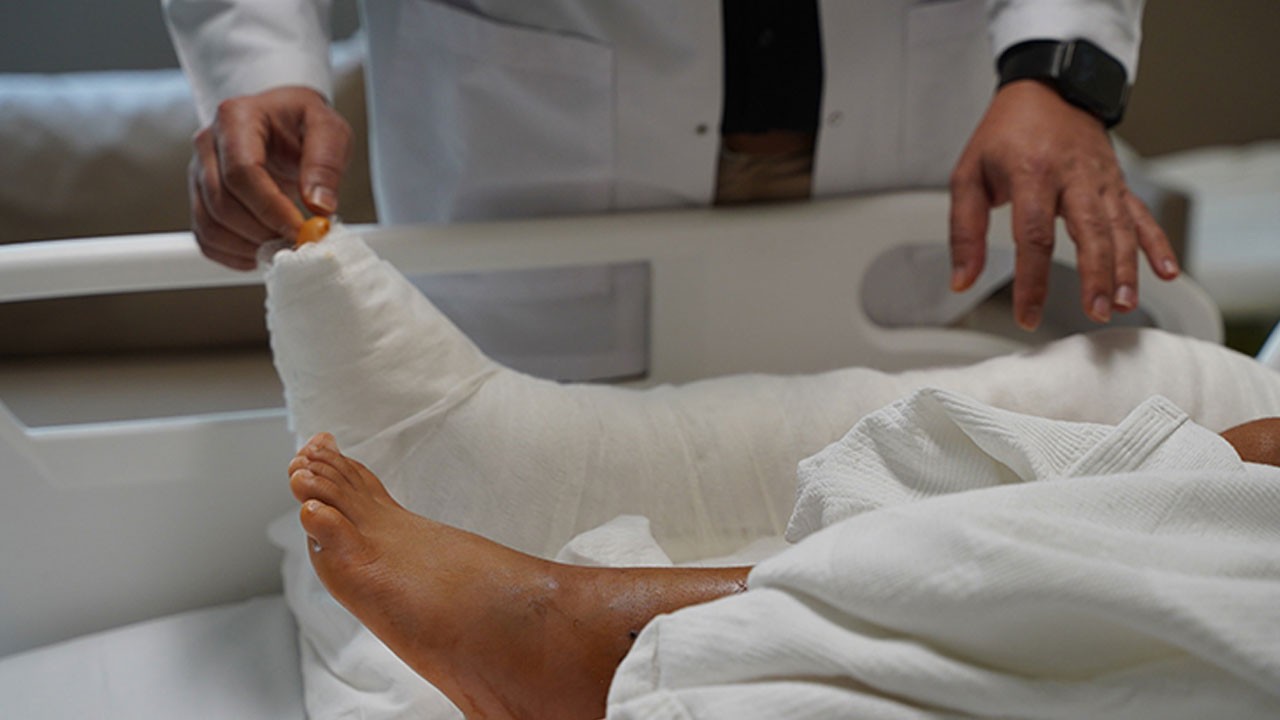 Tümörlü kemik yerine vücuda yerleştiriliyor! Türk akademisyenlerden müthiş icat