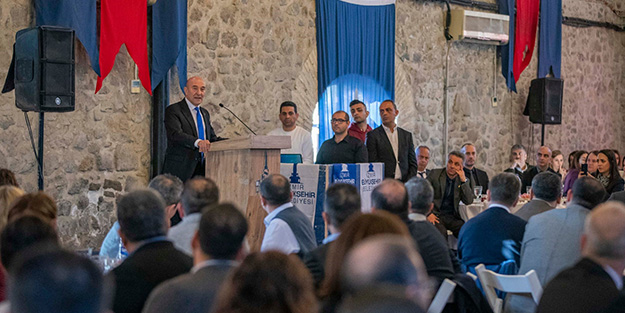 Tunç Soyer açtı ağzını yumdu gözünü! Özgür Özel'e 'ahlaksızlık' göndermesi