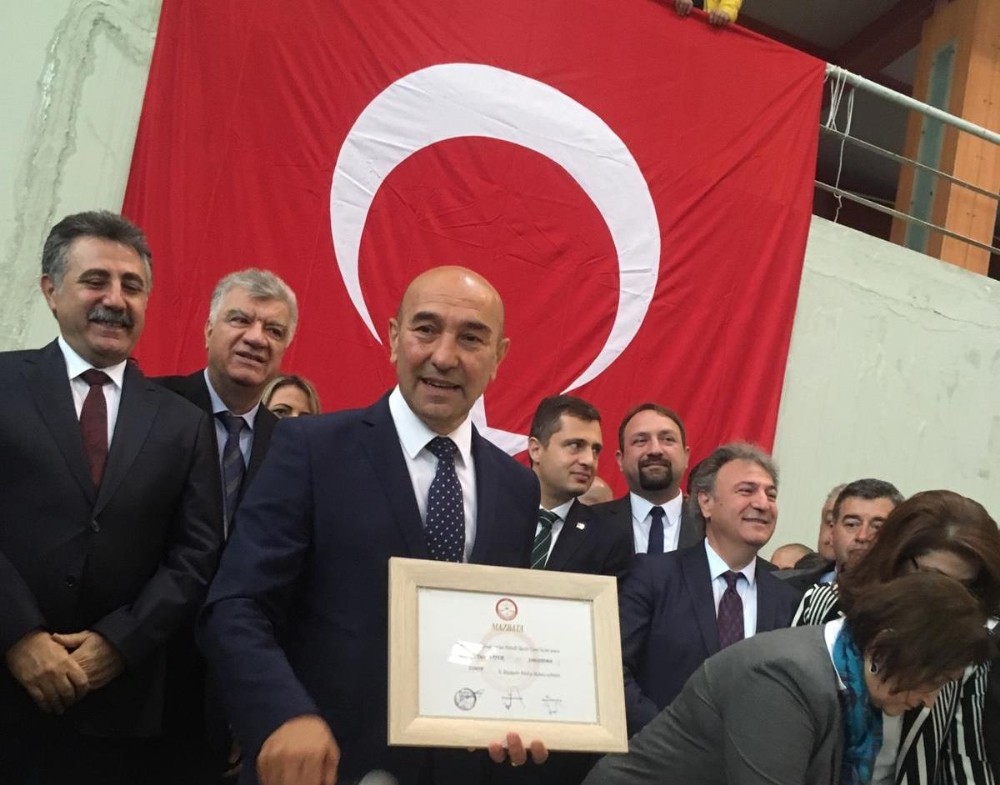 Tunç Soyer mazbatasını aldı 