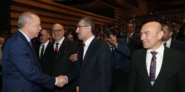 Tunç Soyer'in bakışı yine dikkat çekti