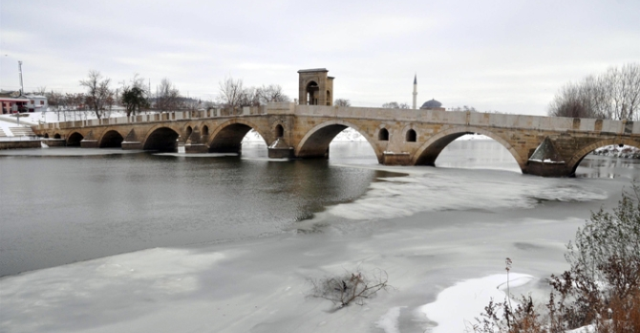 Tunca Nehri çevresinde plastik atık temizliği yapıldı