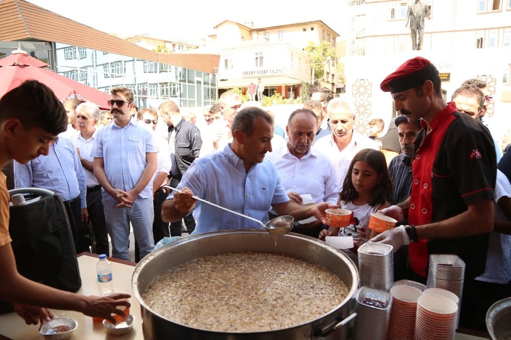 Tunceli Valiliği’nden aşure ikramı 