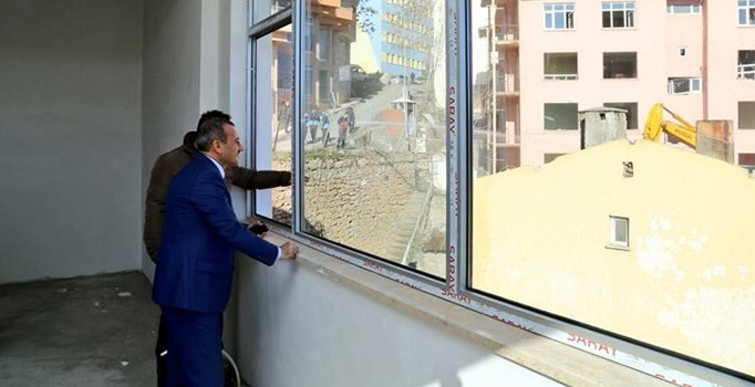 Tunceli'de 28 metruk bina yıkıldı