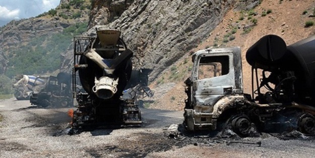 Tunceli'de 5 mikser teröristlerce yakıldı