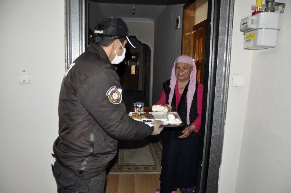 Tunceli’de 65 yaş üstü vatandaşların evlerine kahvaltı servisi 