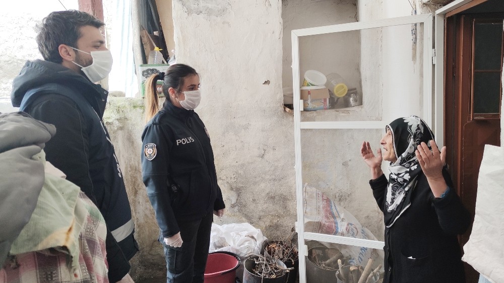 Tunceli’de 80 yaşındaki Menşure nine duasını eksik etmiyor 