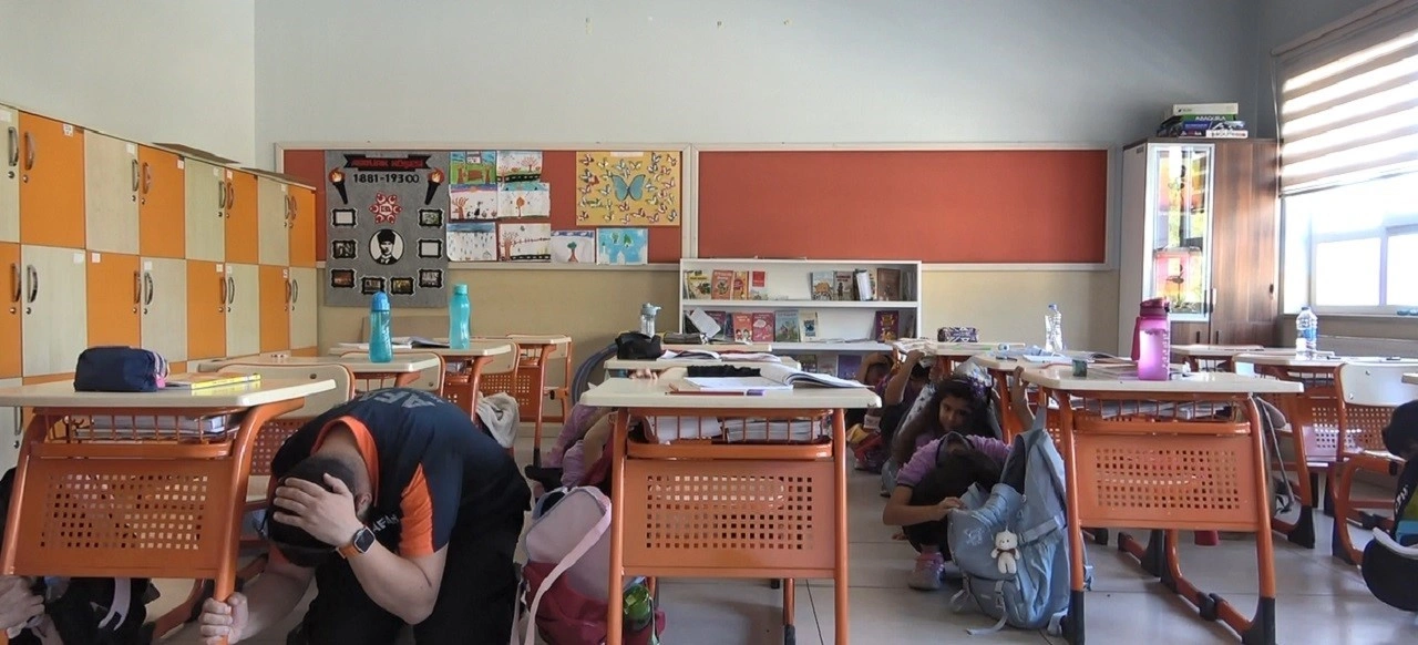 Tunceli’de çocuklara afet bilinci aşılanıyor! Küçük yaşta hazırlık büyük fark yapıyor