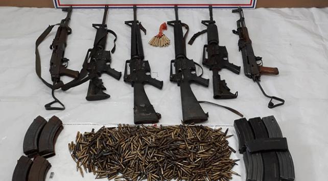 Tunceli’de etkisiz hale getirilen 10 teröristin mühimmatları ele geçirildi