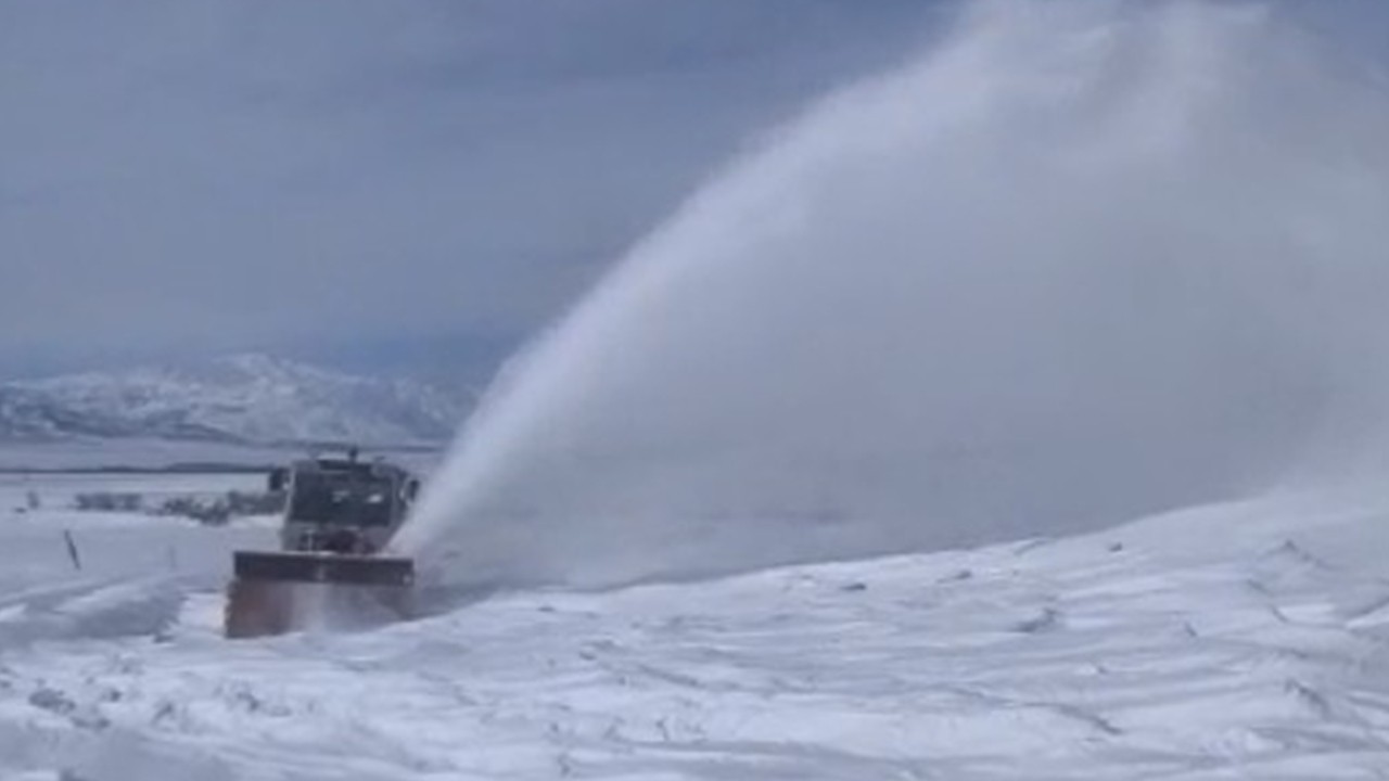 Tunceli’de karla mücadele! Kapanan 6 köy yolu için çalışmalar sürüyor