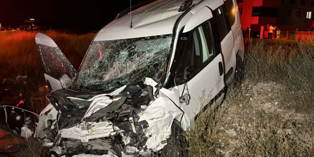 Tunceli'de minibüs şarampole devrildi