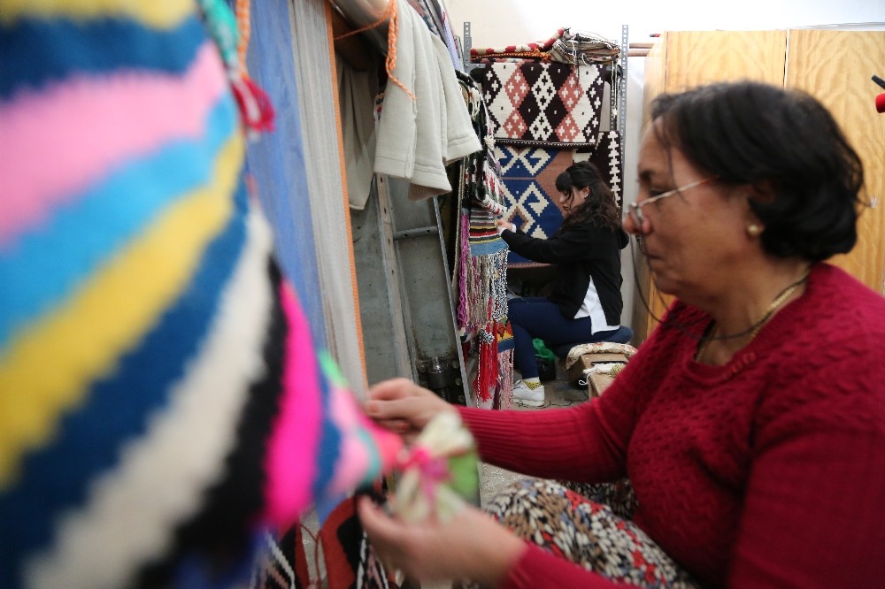 Tunceli’de nene mirası kilimler 