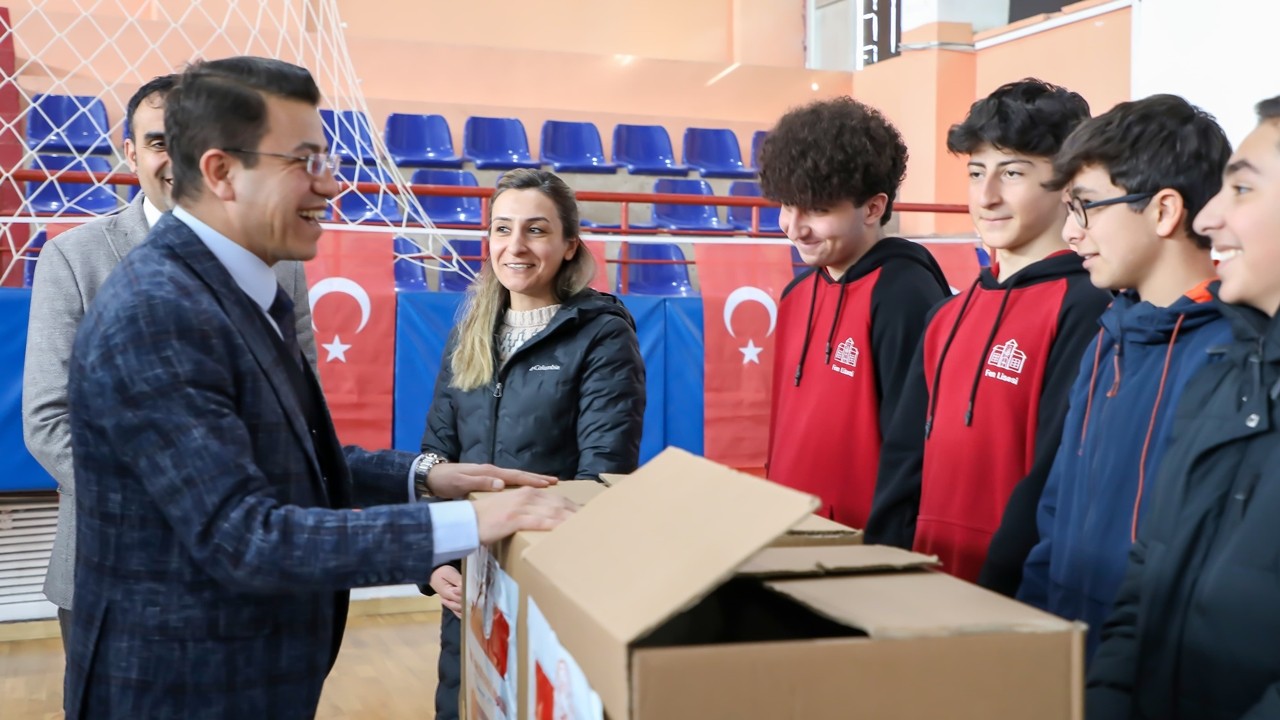 Tunceli’de okullara spor malzemesi desteği