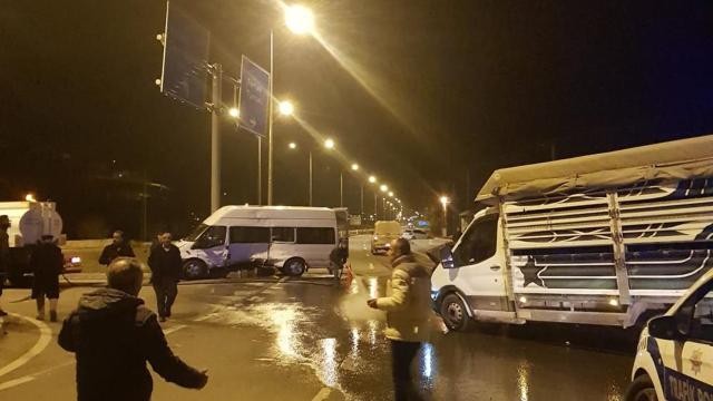 Tunceli'de pikap ile minibüs çarpıştı: 7 yaralı