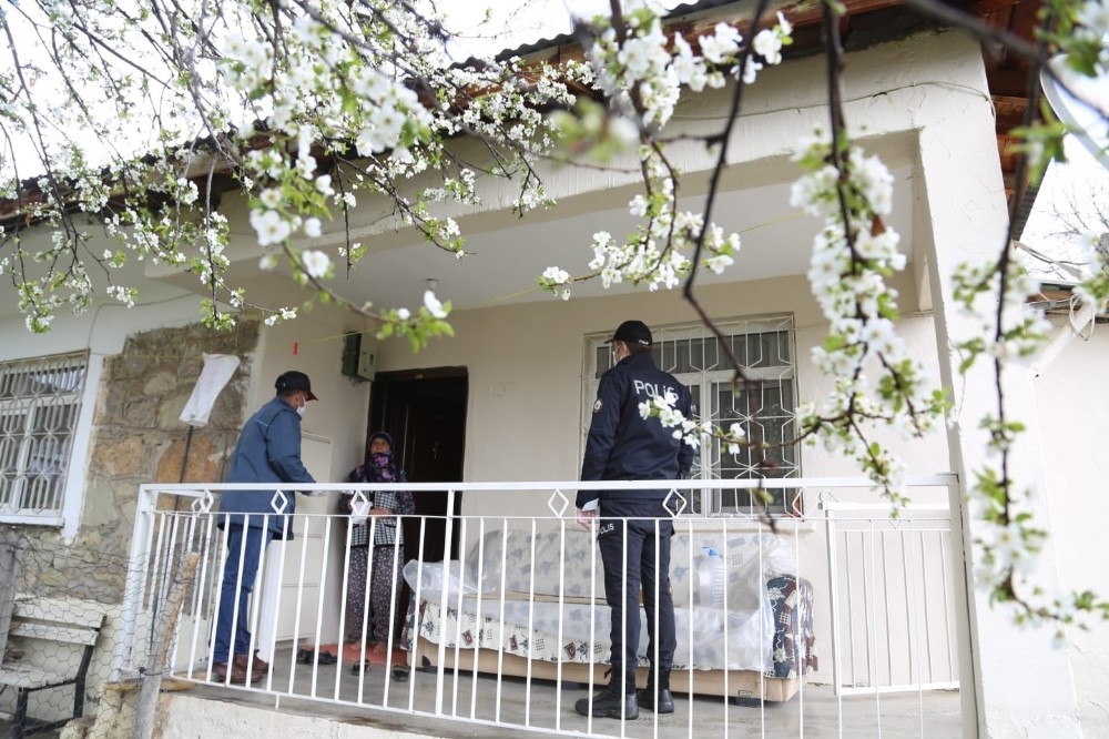 Tunceli’de sosyal destek ödemeleri evlerde yapılmaya başlandı 