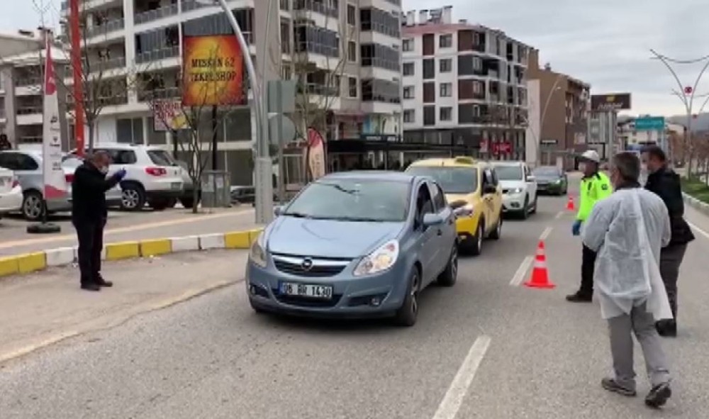 Tunceli’de tek çift plaka denetimi ve maske dağıtımı 