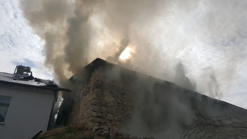 Tunceli’de yangın: 2 ev zarar gördü 