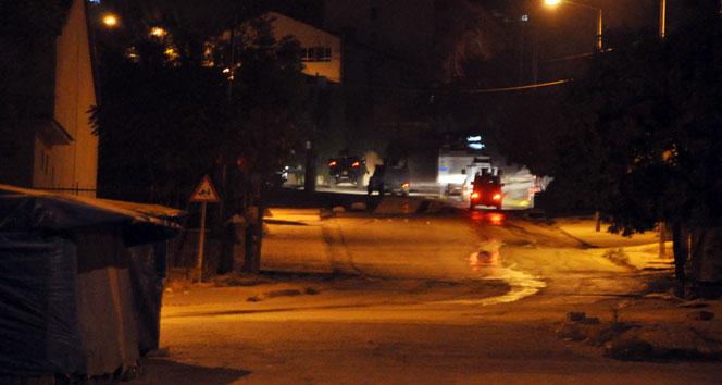 Yüzleri maskeli hainler polise saldırdı