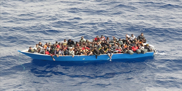 Tunus açıklarında düzensiz göçmenleri taşıyan 2 tekne battı, 4 kişi öldü