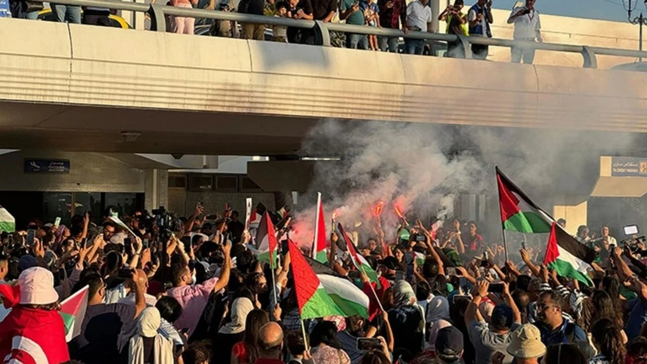 Tunuslu eylemciler, ülkelerinde coşkuyla karşılandı