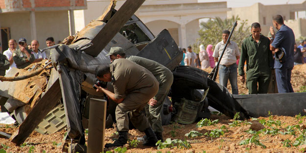 Askeri helikopter düştü: 2 ölü