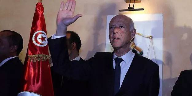 Tunus'ta darbe kararları devam edecek