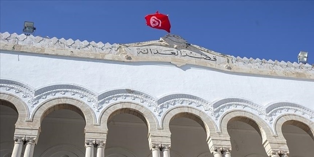 Tunus'ta görevden alınan hakimler açlık grevine başlıyor