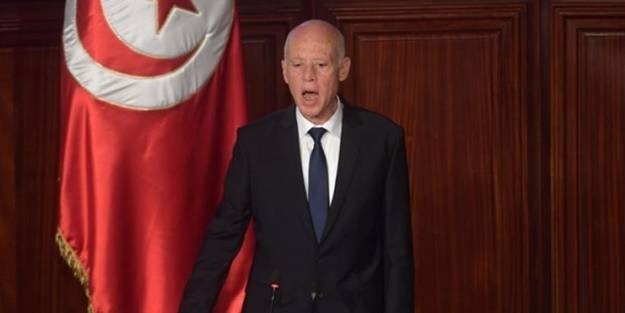 Tunus'ta yargıya darbe! Giriş çıkışlar durduruldu