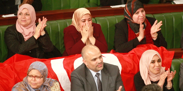 Tunus’ta yeni anayasa sevinci