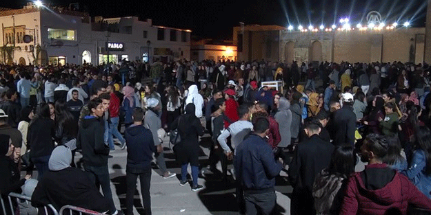 Tunus’un Kayravan kentinde düzenlenen Mevlit Kandili kutlamalarına binlerce kişi katıldı