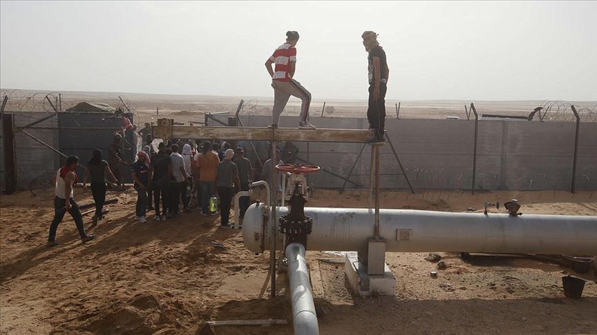 Tunus'un Tatavin vilayetinde göstericiler petrol pompa istasyonunu kapattı