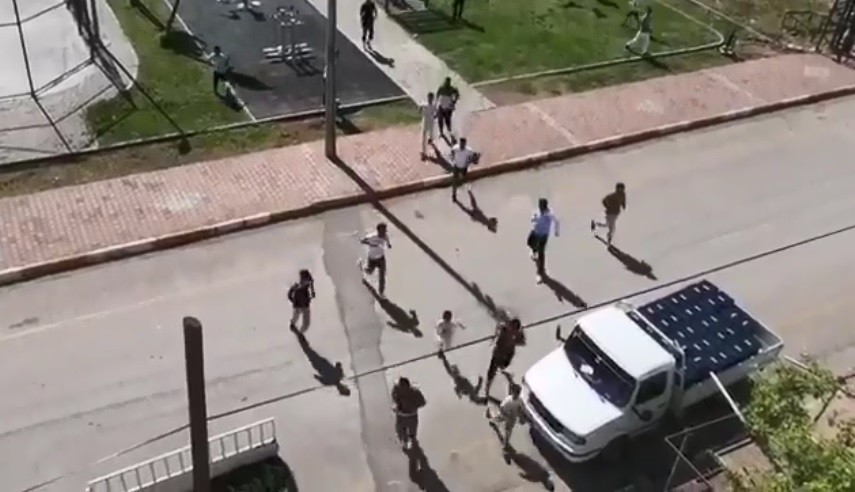 Tüpçü, kısıtlamayı dinlemeyen çocukları polis sireni çalıp ‘teslim olun’ diyerek korkuttu 