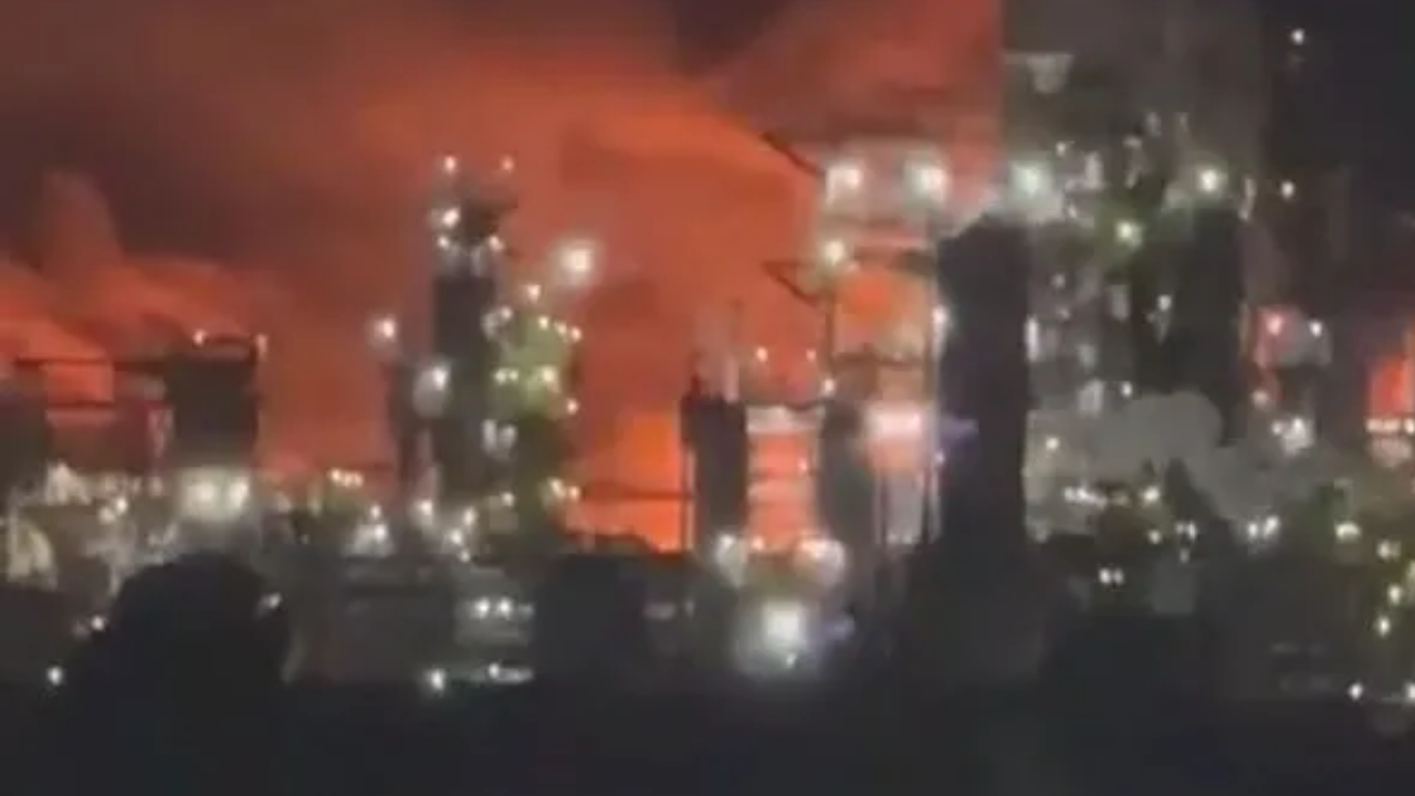 TÜPRAŞ tesislerinde şiddetli patlama!