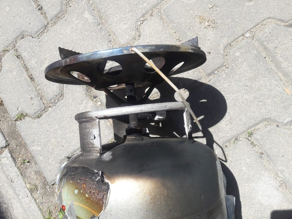 Tüpü patlamadan dışarı attı 