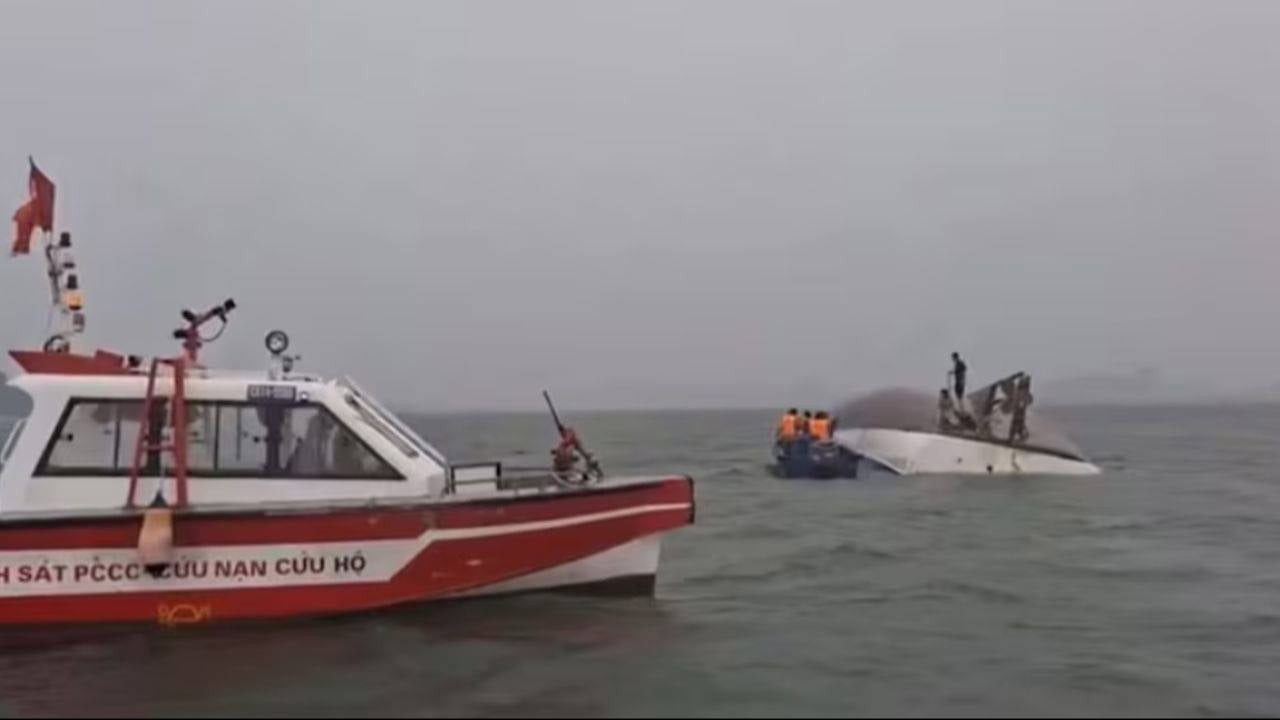 Tur teknesi alabora oldu: 27 ölü