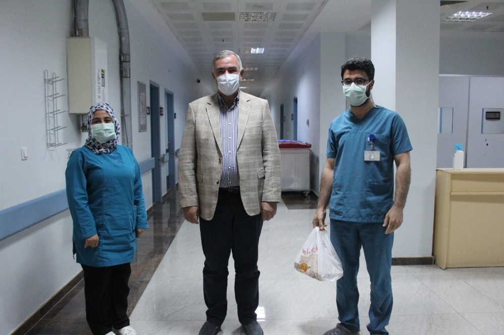 Turalı’dan sağlık ve emniyet mensuplarına moral ziyareti 