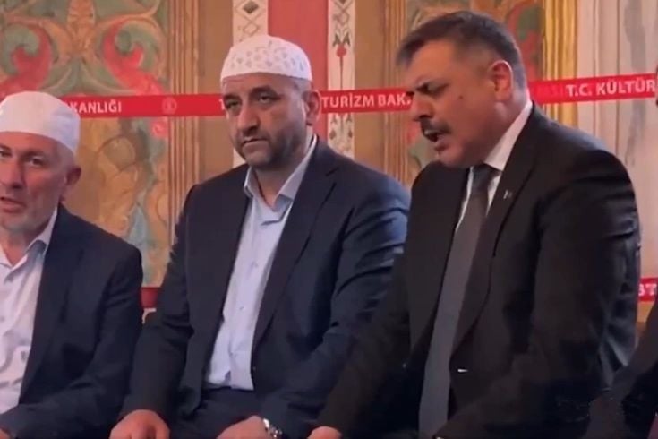 Türbe ziyaretinde kulakların pasını sildi! İçişleri Bakanı Çiftçi’den mest eden Kur’an tilaveti