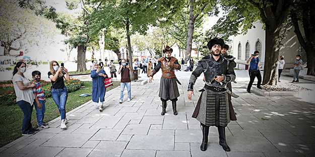 Türbesini “Alpler” koruyor! Osman Gazi için saygı nöbeti