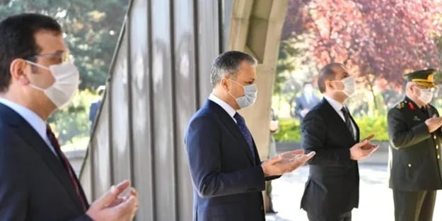 Turgut Özal için sosyal mesafeli anma töreni