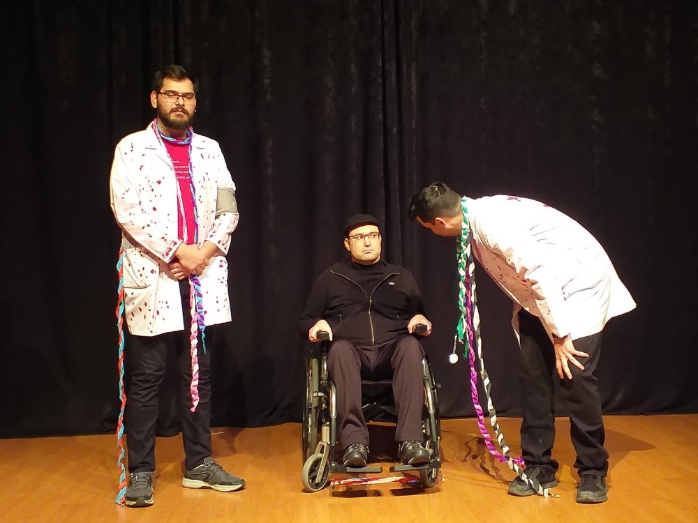 Turgutlu Belediyesinden Elazığ yararına tiyatro oyunu 