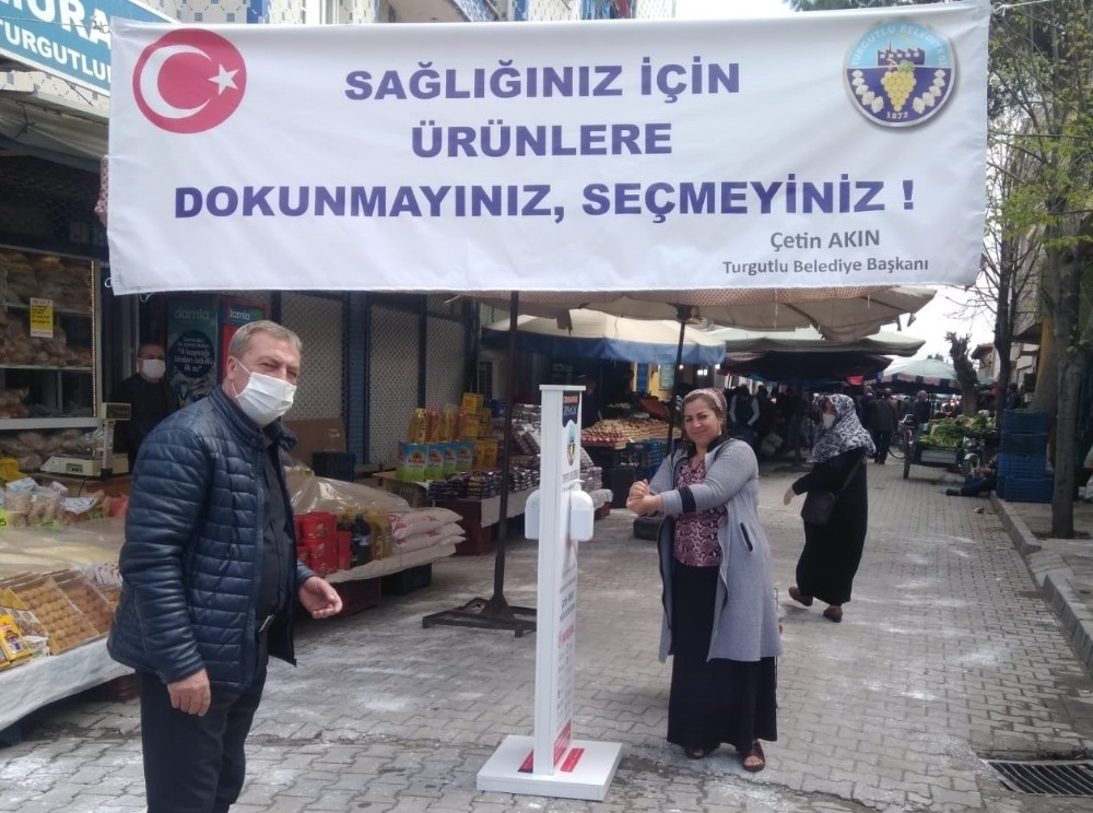 Turgutlu Belediyesinden pazar yerlerine el dezenfektanı 