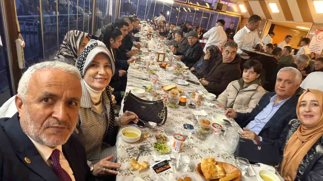 Turgutlu İmam Hatip Lisesi’nden anlamlı şehit aileleri iftarı: Şehit aileleri evlerinden TOGG’larla alındı!