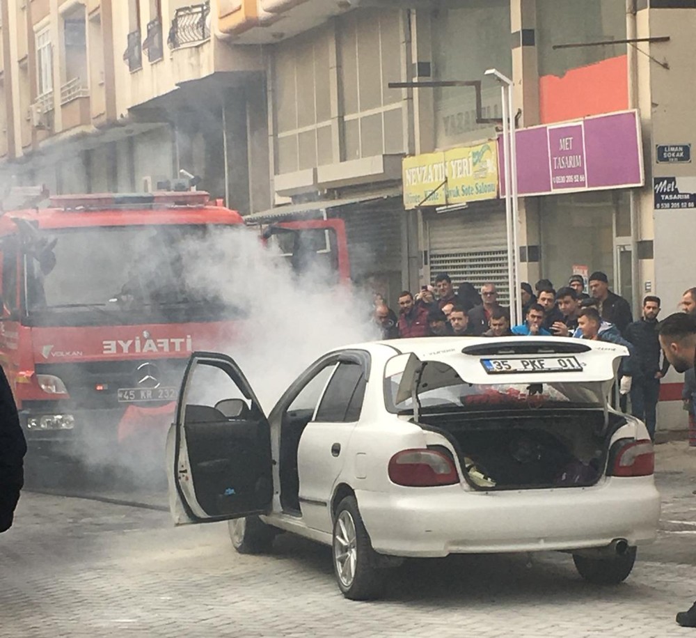 Turgutlu’da seyir halindeki otomobil alev aldı 