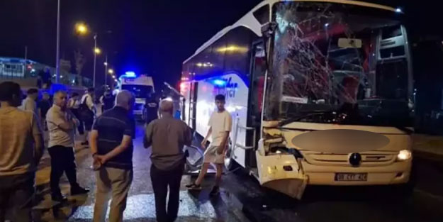 Turgutlu’da yolcu otobüsü TIR'a arkadan çarptı