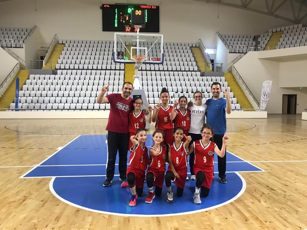 Turgutlulu küçük basketbolcular il birincisi oldu 