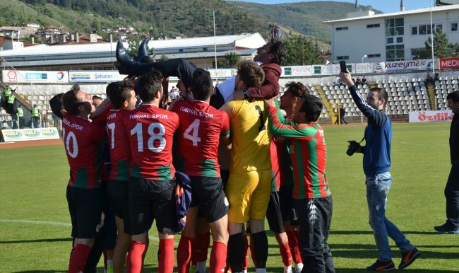 Turhalspor Amatör'de üst lige yükseldi