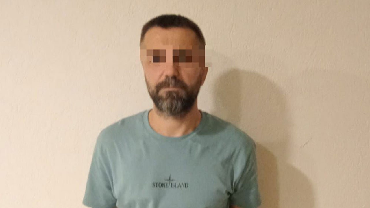 Turist gibi geldiler! Firari hükümlüyü kıskıvrak yakalandılar